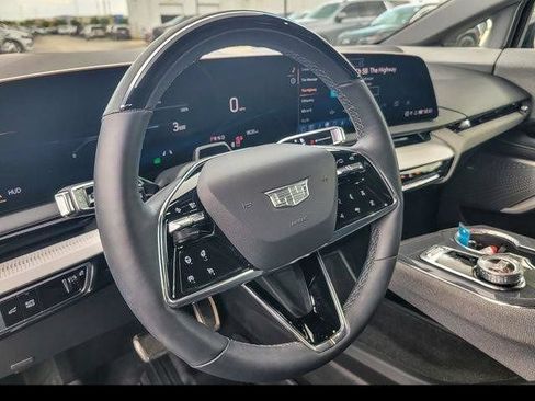 Certified 2025 Cadillac Optiq Luxury 2 w/ LPO, Floor Liner Package AWD/4WD image 17