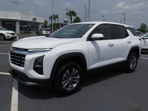 Used 2026 Chevrolet Equinox LT FWD image 8