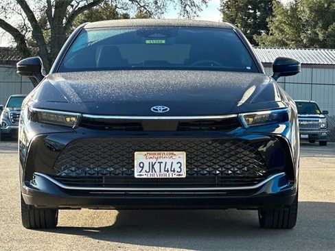 Used 2023 Toyota Crown Limited image 12