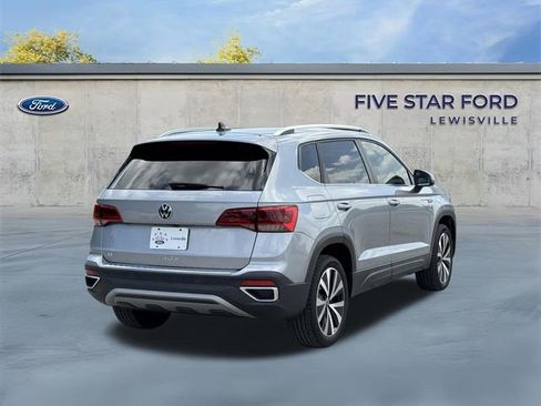 Used 2022 Volkswagen Taos SE FWD image 4