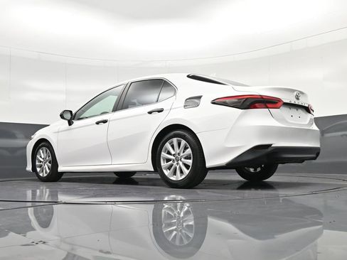Used 2019 Toyota Camry LE FWD image 26