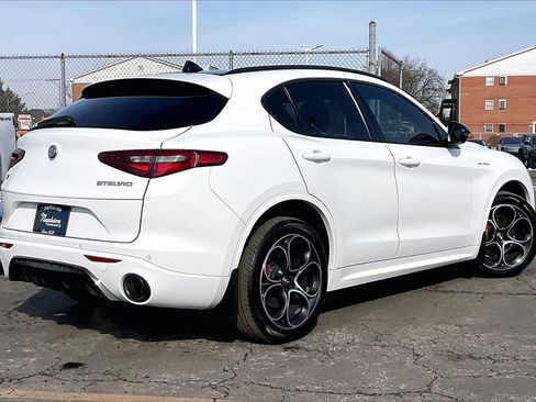 Used 2022 Alfa Romeo Stelvio Veloce image 12