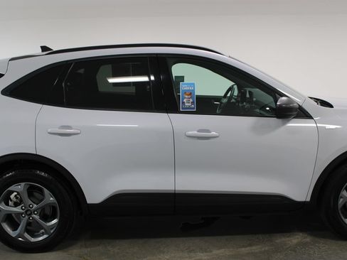 Used 2025 Ford Escape ST-Line FWD image 11