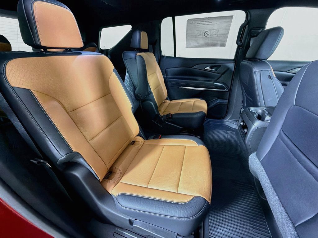 New 2027 Chevrolet Traverse Z71 w/ LPO, Floor Liner Package AWD/4WD image 24