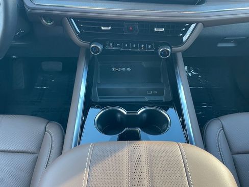 Used 2025 Chevrolet Tahoe High Country w/ LPO, Illumination Package image 17