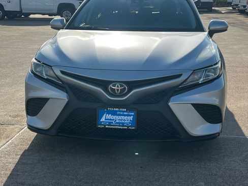 Used 2019 Toyota Camry SE image 3