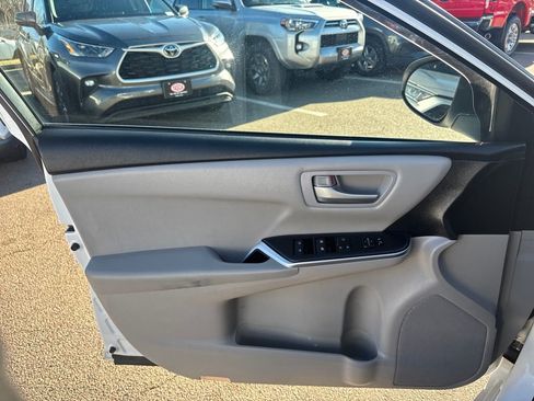 Used 2017 Toyota Camry LE image 30
