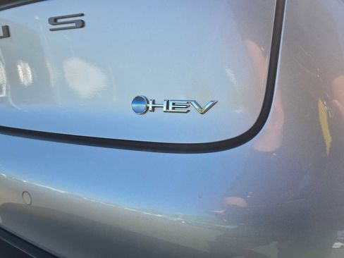 Used 2025 Toyota Prius XLE FWD image 13
