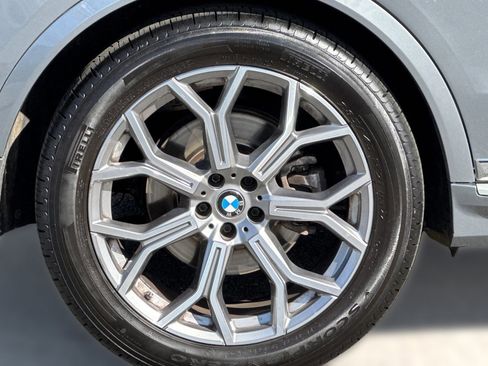 Used 2024 BMW X7 xDrive40i w/ Premium Package image 11