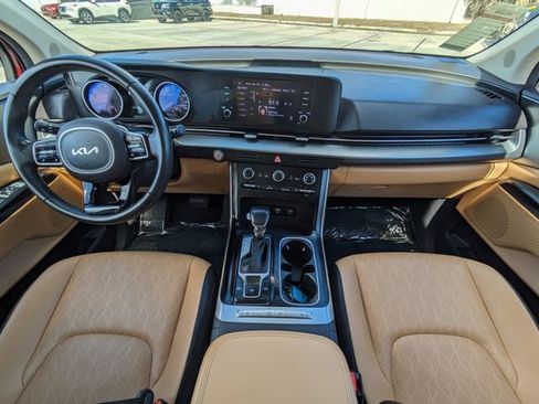Used 2022 Kia Carnival LX image 16