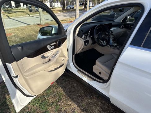 Used 2022 Mercedes-Benz GLC 300 image 17