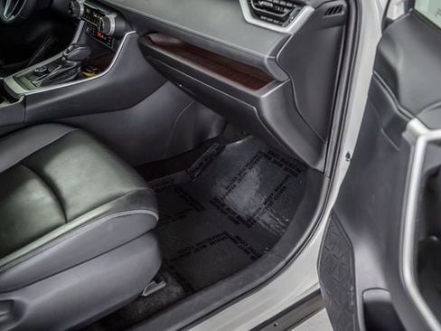 Used 2020 Toyota RAV4 Limited image 45