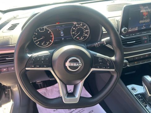 Used 2024 Nissan Altima 2.5 SV image 14