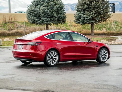 Used 2018 Tesla Model 3 Mid Range image 5