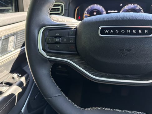 Used 2024 Jeep Wagoneer L Series II w/ Flexible Seating Group AWD/4WD image 18