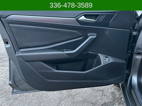 Used 2024 Volkswagen Jetta SE image 10