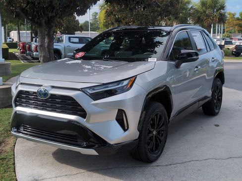 Used 2023 Toyota RAV4 XSE AWD/4WD image 5
