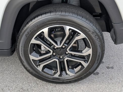 Certified 2024 Jeep Compass Limited image 27