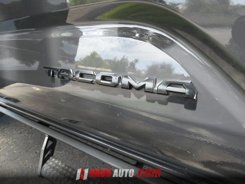 Used 2025 Toyota Tacoma TRD Sport AWD/4WD image 83