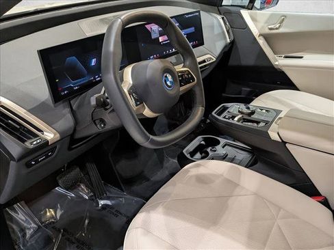 Used 2025 BMW iX xDrive50 AWD/4WD image 10