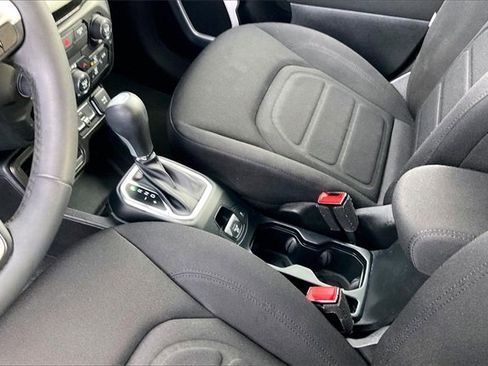 Used 2020 Jeep Renegade Latitude image 18