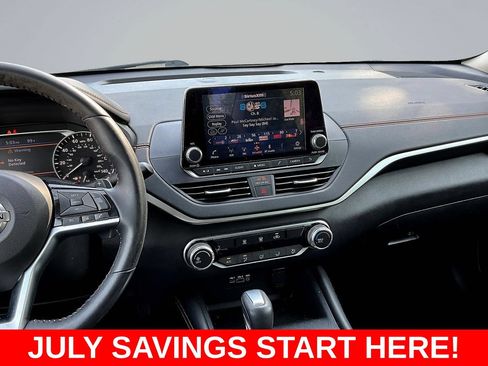 Used 2021 Nissan Altima 2.5 SR FWD image 12