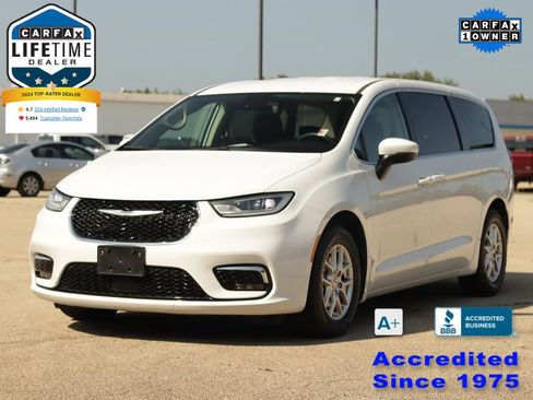 Used 2023 Chrysler Pacifica Touring-L FWD image 3