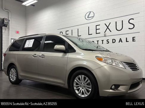 Used 2017 Toyota Sienna XLE w/ XLE Navigation Package FWD image 1