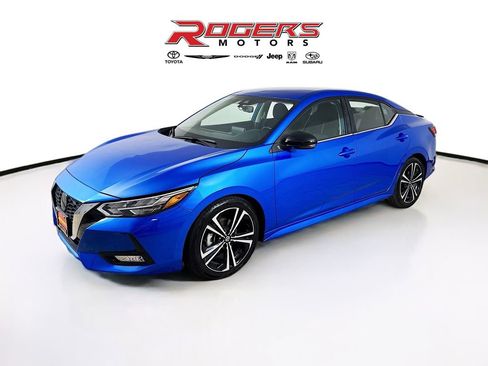 Used 2023 Nissan Sentra SR w/ Electronics Package FWD image 3
