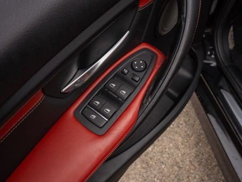 Used 2018 BMW M3 RWD image 17