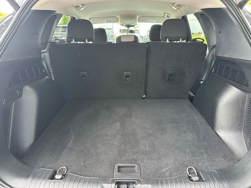 Used 2021 Ford Escape SE w/ Convenience Package FWD image 17