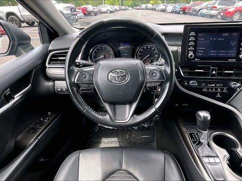 Used 2023 Toyota Camry SE FWD image 5