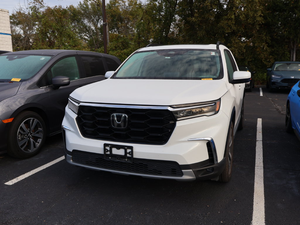 Used 2024 Honda Pilot Touring image 3