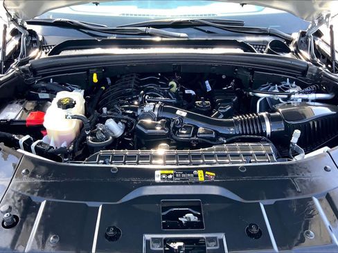 Used 2025 Jeep Grand Cherokee Laredo w/ MOPAR Finishing Package RWD image 31
