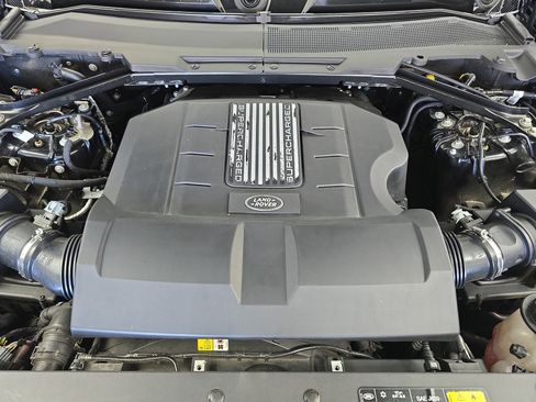 Used 2024 Land Rover Defender 110 SE image 30