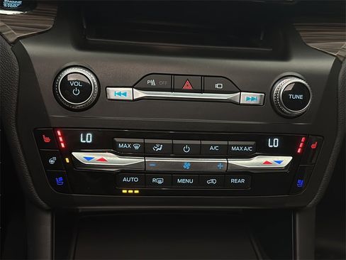 Used 2020 Ford Explorer Limited image 24