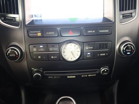 Used 2013 Hyundai Equus Signature RWD image 41