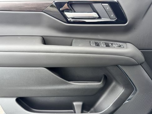 New 2026 Chevrolet Tahoe LS image 10