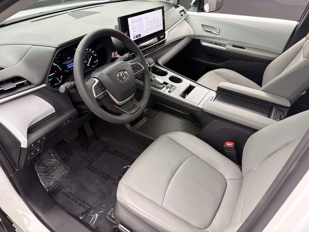 Used 2025 Toyota Sienna XLE w/ XLE Plus Package AWD/4WD image 10