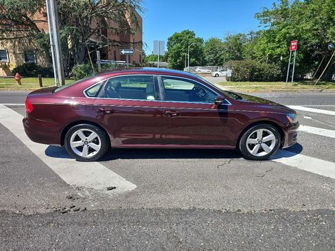 Used 2013 Volkswagen Passat 2.5 SE FWD image 4