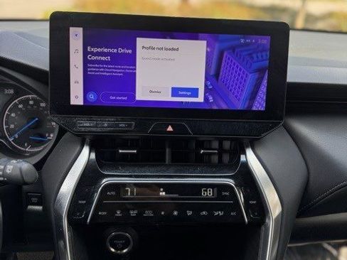 Used 2023 Toyota Venza XLE image 21