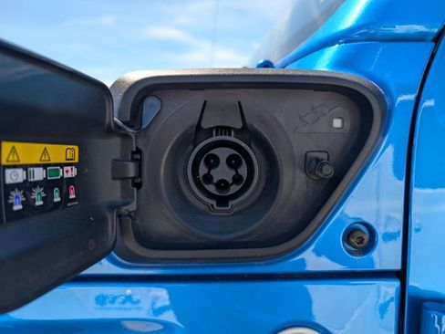 Used 2022 Jeep Wrangler Unlimited Sahara AWD/4WD image 13