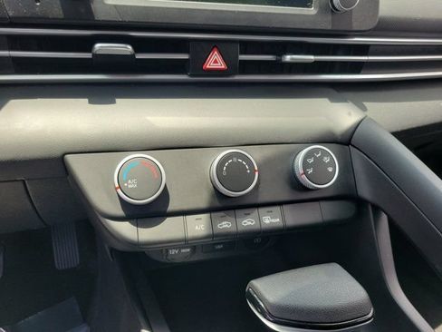 Certified 2024 Hyundai Elantra SE FWD image 21