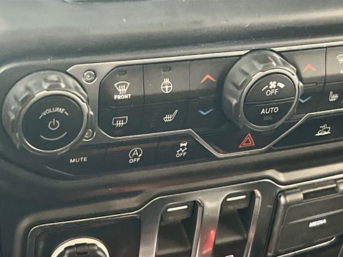 Used 2021 Jeep Wrangler Sport S image 19