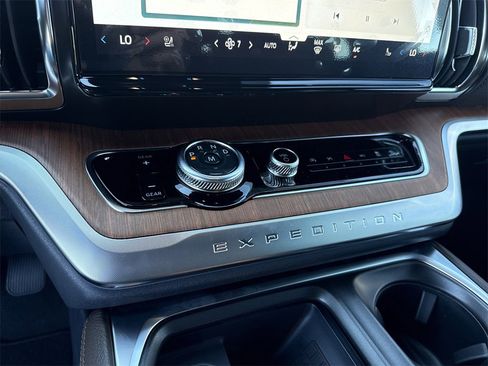 Used 2025 Ford Expedition Max King Ranch image 30