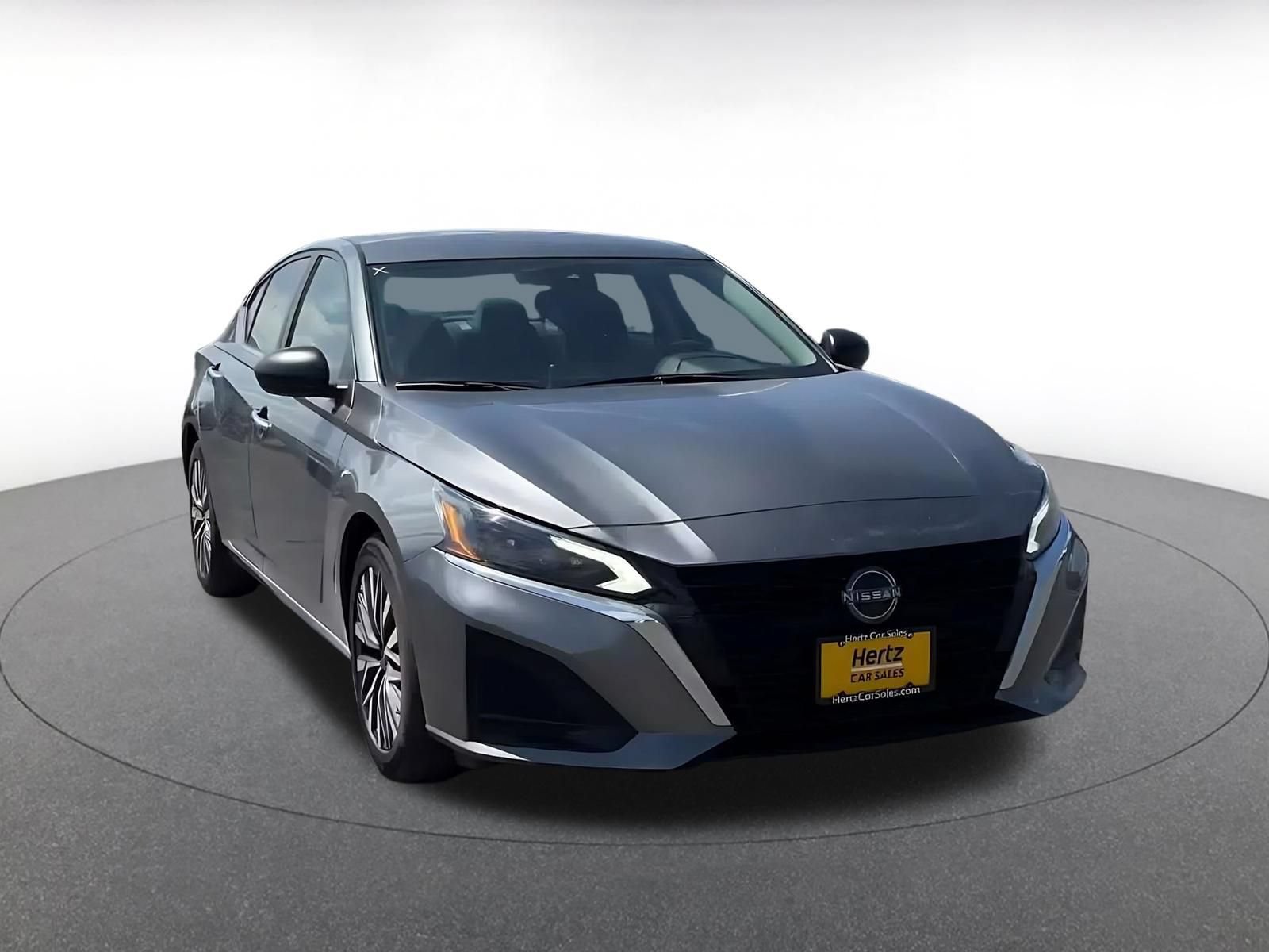 Used 2025 Nissan Altima 2.5 SV FWD image 2