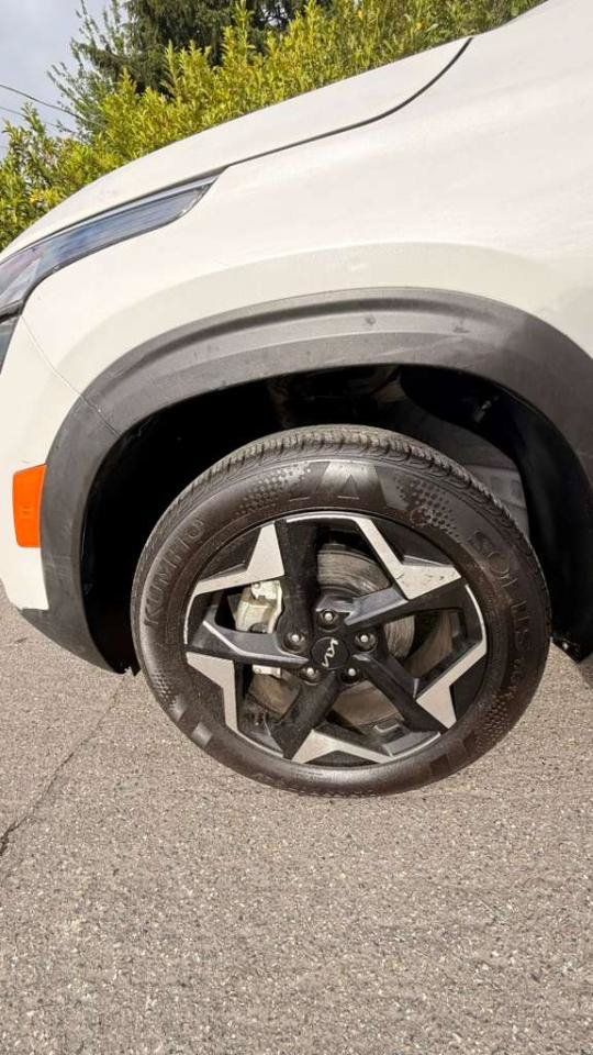 Used 2025 Kia Seltos EX w/ EX Sunroof Package FWD image 8
