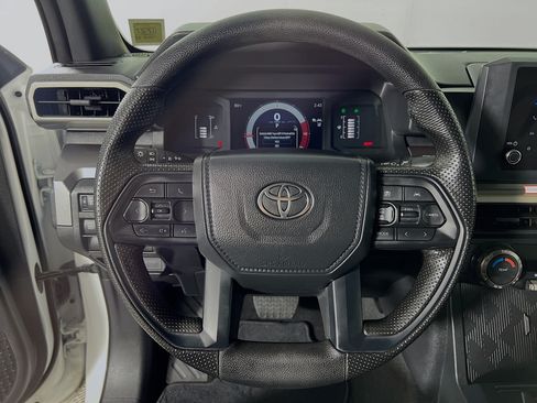 Used 2026 Toyota Tacoma SR5 AWD/4WD image 11