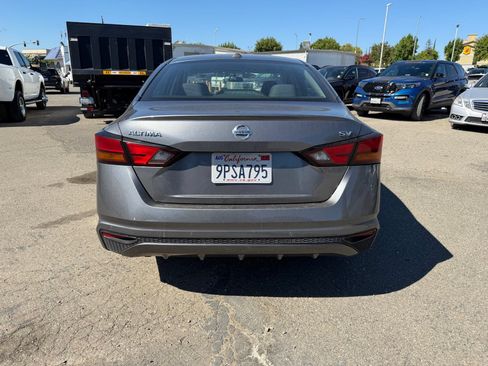 Used 2022 Nissan Altima 2.5 SV FWD image 4