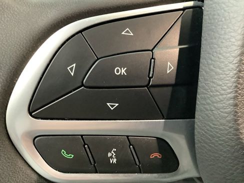 Used 2024 Chrysler Pacifica Touring-L image 16